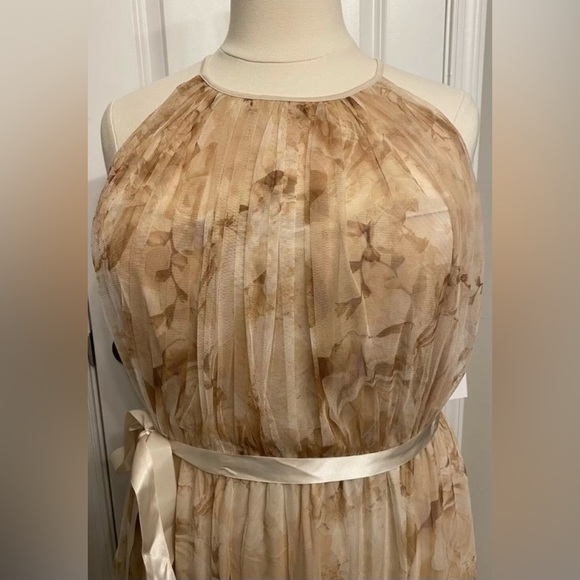 3x Plus Dress 🤍 - Picture 3 of 5